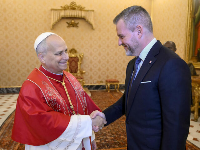 Prezident Pellegrini poslal list do Vatikánu. Pápeža Leva XIV. chce privítať pri významnom storočnom výročí