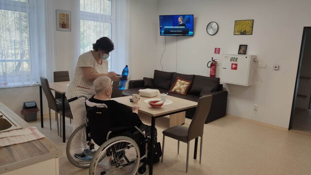 sociálne služby starostlivosť dôchodca senior opatera