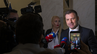 Taraba sa vracia do parlamentu a avizuje autonómiu. Nové spojenectvá môžu zamiešať koaličnými počtami