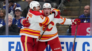 NHL: Honzek podčiarkol návrat ďalším gólom, Nemca bol pri debute plný ľad. Ukázali sa aj Chromiak a Kráľovič
