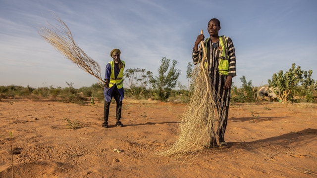 Mauritania_Desert_Firefighters_92972.jpg