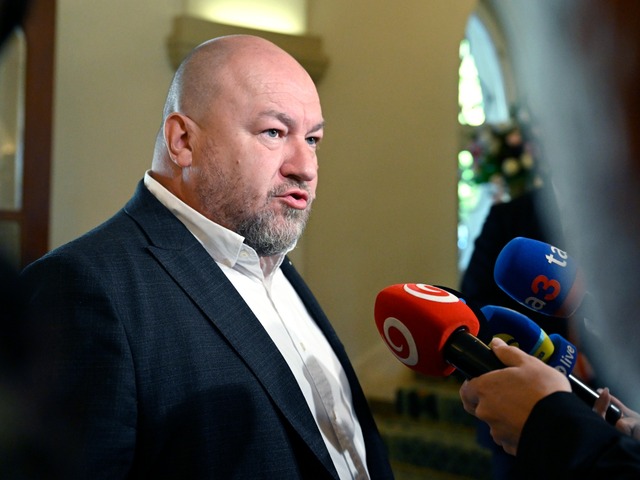 Kováčik a SFZ sa peňazí od Huliaka nedočkajú, minister chce financovať slovenský futbal inou cestou. Zväz reagoval