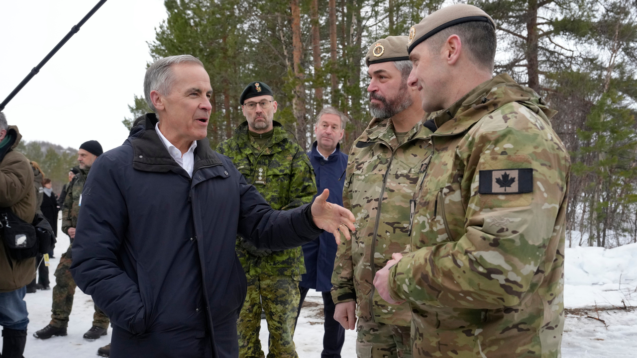 Kanada kanadsky premiér Mark Carney s vojakmi v Norsku