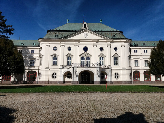 Úpadok a stagnácia, „podvod“ aj rozpočet zlodejov. Opozícia nešetrila kritikou vládneho návrhu na rok 2027