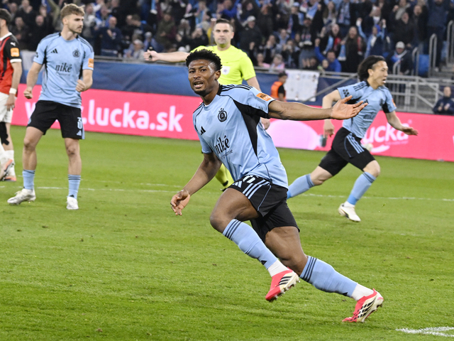 Slovan reaguje na záujem zo zahraničia, predĺžil zmluvu s oporou. Má ohromný potenciál, chváli Kmotrík 