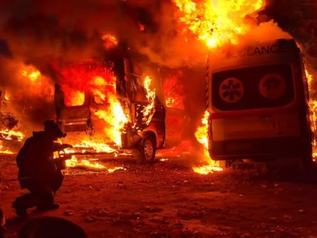 Záchranárske sanitky a obytný dom v Kramatorsku čelili ničivému úderu dronov. Ukrajinská obrana zneškodnila 114 strojov