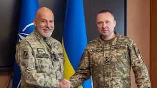 Vojenský výbor NATO sa po ôsmich rokoch vrátil do Kyjeva. Vzťahy s Ukrajinou sú čoraz pevnejšie, odkázal Rusku