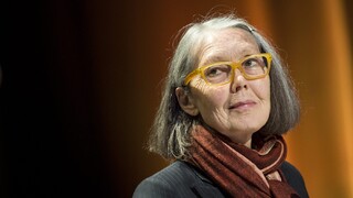 Nobelovu cenu za literatúru získala poetka Anne Carsonová. Kanaďanku ocenili za jej odvážne a invenčné dielo 