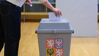 V Česku sa začali komunálne a senátne voľby. O miesta v zastupiteľstvách bojuje cez 190-tisíc kandidátov