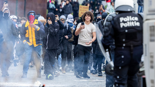 Brusel zažil masívne protesty proti úsporným opatreniam. Demonštrácia prerástla do potýčok, polícia použila vodné delá
