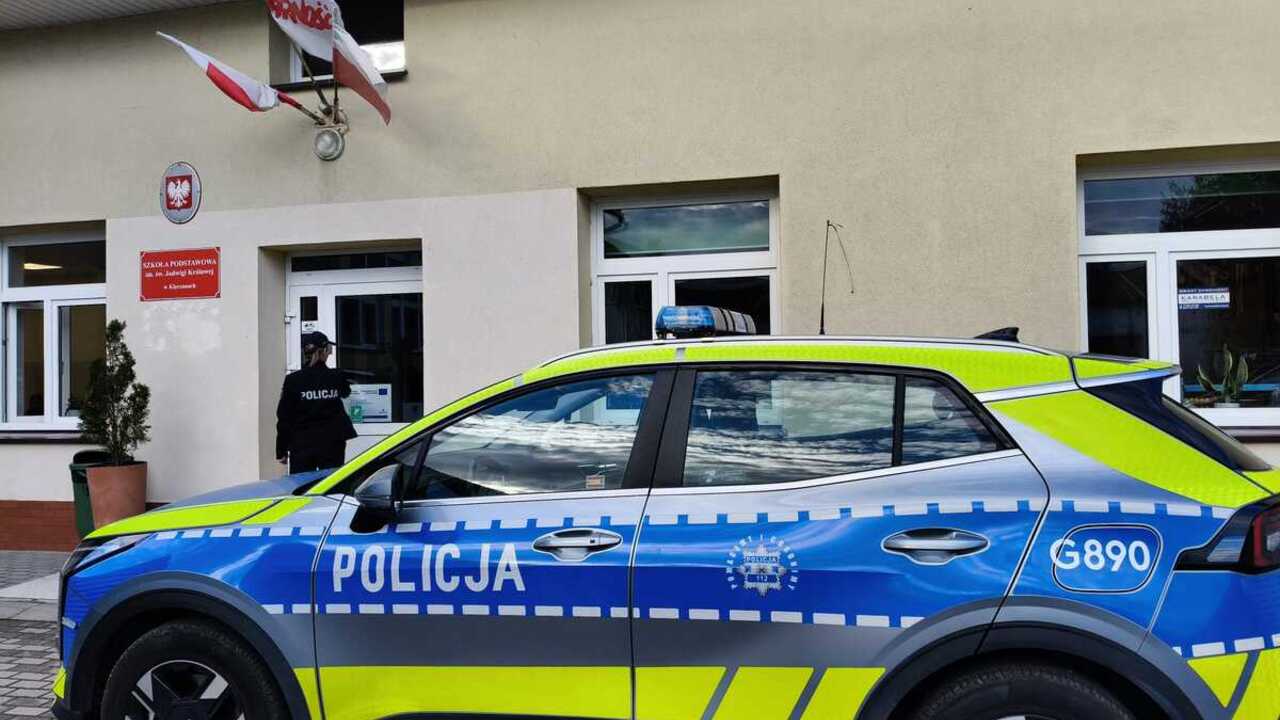 polícia policajt auto Poľsko poľská