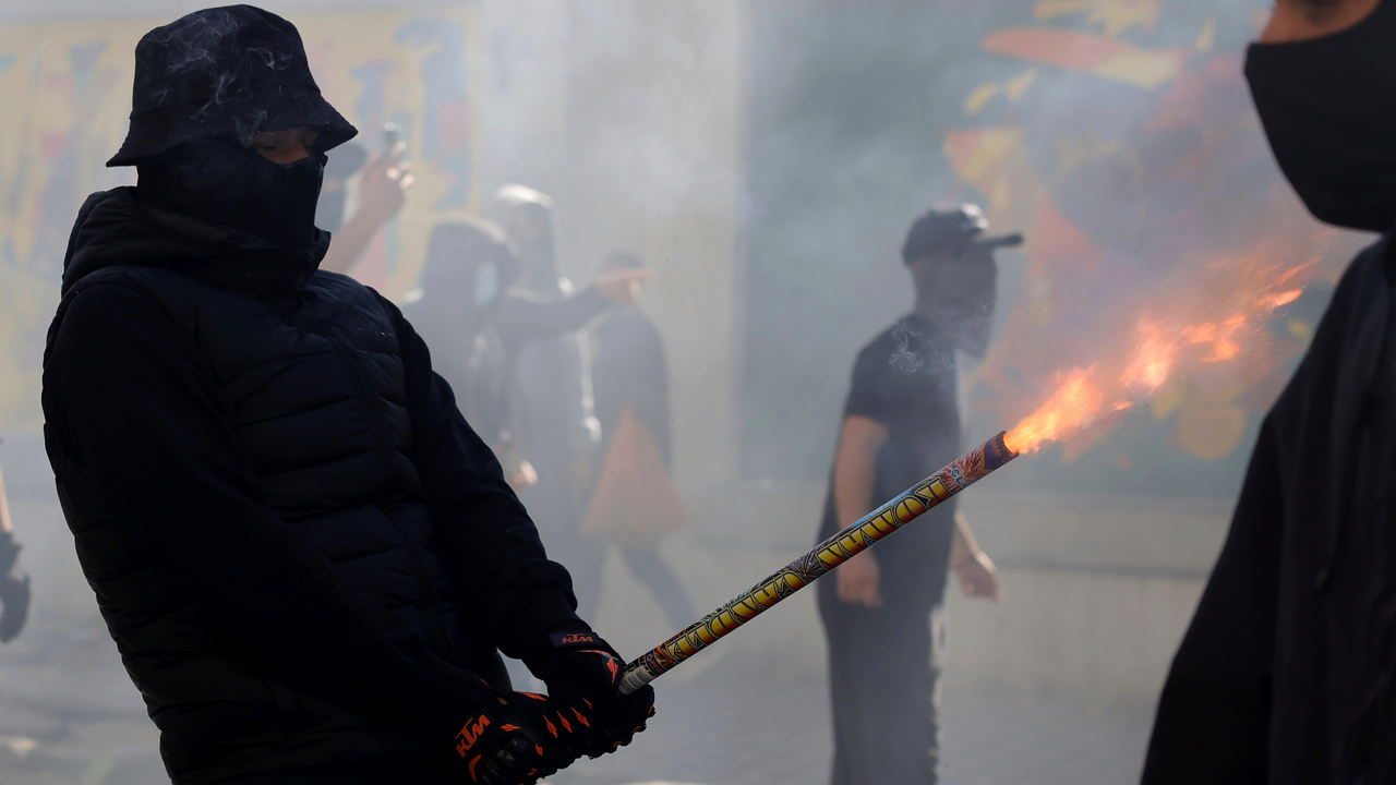 Albánsko Tirana protesty