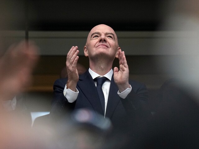 Infantino sa ospravedlnil a žiadal otázky, na ktoré nemal odpovede. Kritikov v rade FIFA nepresvedčil