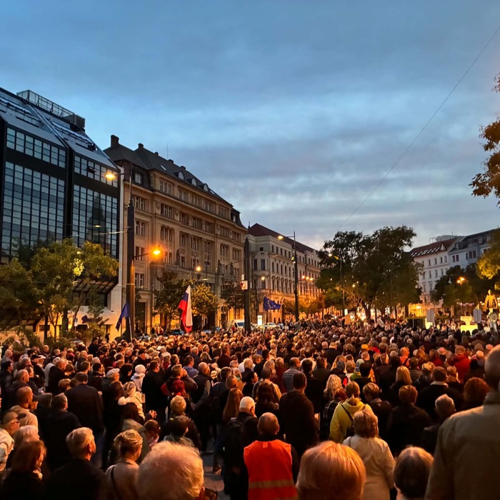 Opozícia stretnutie Námestie SNP