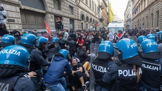 Protesty v Taliansku naberajú na sile. Kamionisti blokujú dopravu, pracovníci oceliarní obsadili letisko v Janove
