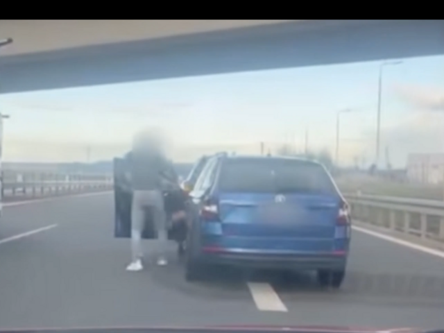 VIDEO: Muž za dodržiavanie rýchlosti fyzicky napadol matku za volantom. Dráme na diaľnici sa prizerala jej 8-ročná dcéra
