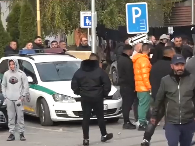 Drsný boj a napätie v Žehre, polícia rieši potýčky aj podozrenia za plentou. Predvolebná vášeň sa preniesla až do Anglicka