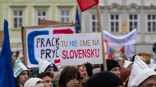 „Médiá nedáme!“ Tisíce ľudí protestovali v Prahe proti plánovaným zmenám. Babiša vyzvali, aby odstúpil