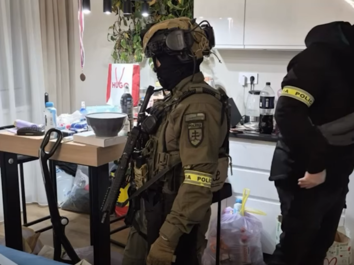 zásahová jednotka hraničná polícia policajti policajt