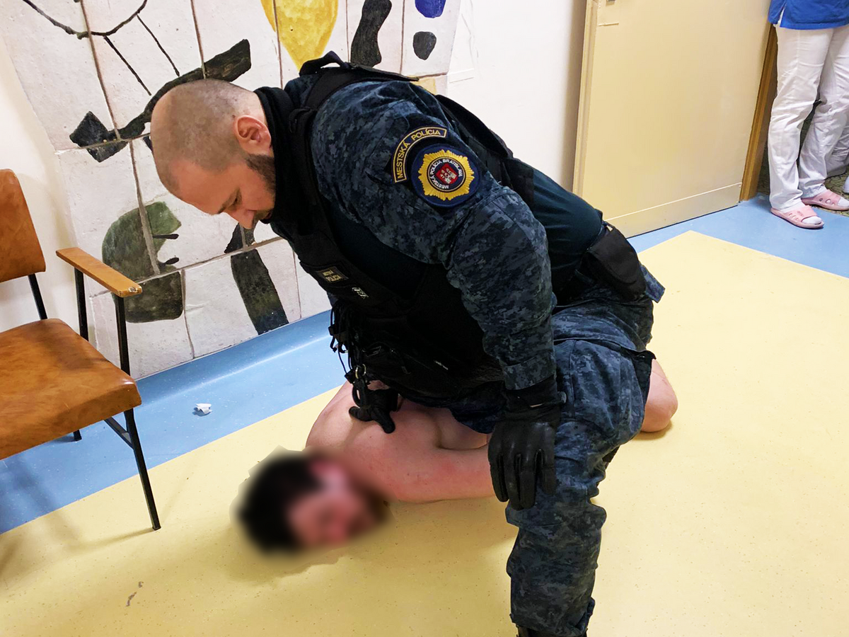 mestský policajt Bratislava mestská polícia zatknutie