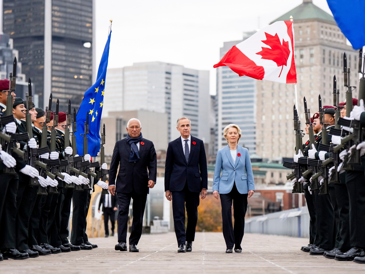 Canada EU samit Mark Carney, center, arrives at the Canada-EU Summit with, Antonio Costa,
