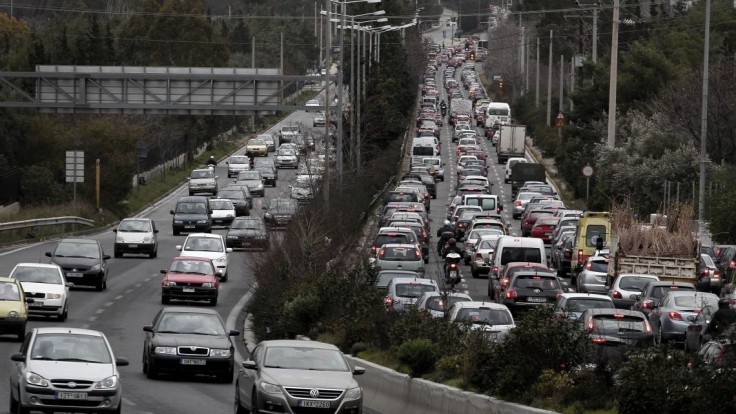 Štrajk komplikuje dopravu v Aténach, v uliciach vznikajú zápchy