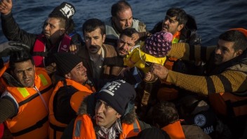 Mimovládky podporujú nelegálnu migráciu, tvrdí šéf Frontexu
