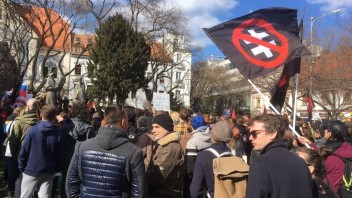 Vyše tisíc ľudí sa v Bratislave zúčastnilo na antifašistickej demonštrácii
