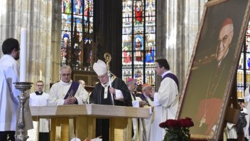 Na pohreb kardinála Vlka prišli aj Slováci, Zeman účasť odmietol