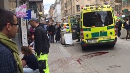 ONLINE: Do davu ľudí v Štokholme vrazil nákladiak, zatkli podozrivého