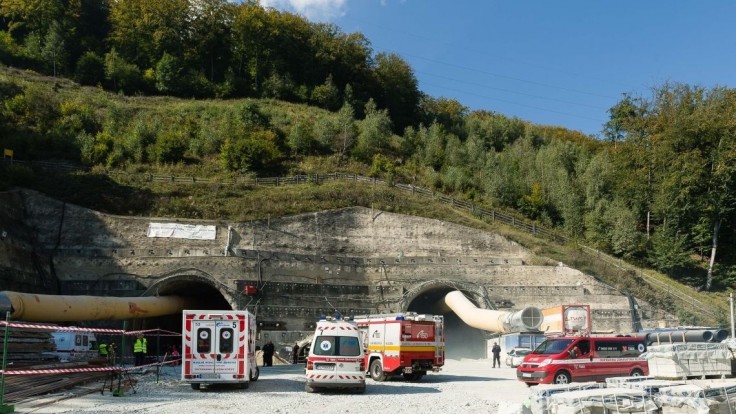 Na stavbe tunela Višňové došlo k smrteľnej nehode, zahynula mladá žena