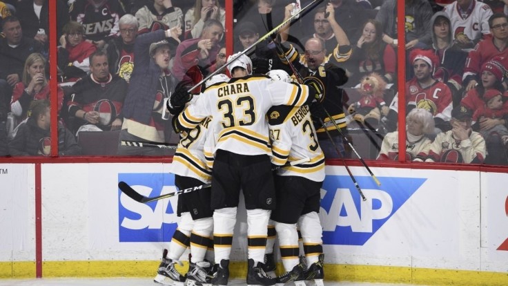 NHL: Súťaž vstúpila do vyraďovacej fázy, Boston sa ujal vedenia