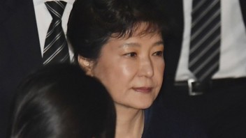 Bývalú juhokórejskú prezidentku obvinili z brania miliónových úplatkov