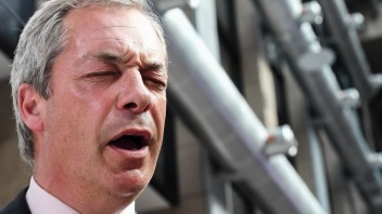 Farage v predčasných parlamentných voľbách kandidovať nebude