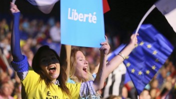 Francúzske voľby sú plné otáznikov, ukázal posledný prieskum
