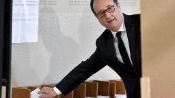 Poďte voliť, vyzval Hollande. Poukázal na silu demokracie