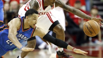 NBA: Houston postúpil do semifinále konferencie, blízko aj San Antonio