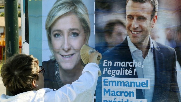 V druhom kole volieb bojujú Macron a Le Penová s novými heslami