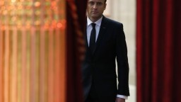 Elyzejský palác má najmladšieho šéfa, Macron sa ujal úradu