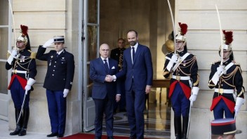Francúzi majú novú vládu, premiér predstavil jej zloženie