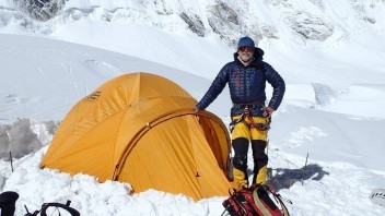 V „zóne smrti“ pod Everestom zahynul slovenský horolezec