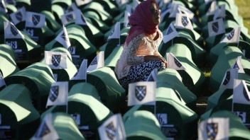 Obetiam z masakru v Srebrenici sa nepáči súčasný život vrahov