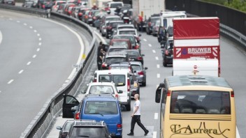 V Chorvátsku kolabuje doprava, cesty blokujú kolóny i nehody