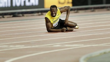Trpký koniec bežeckej legendy. Bolt nedokončil posledné preteky
