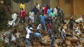 V Sierra Leone vznikli záchranné tábory, ľudia sa ocitli v núdzi