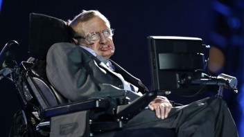 Stephen Hawking kritizoval vládu Mayovej za stav britského zdravotníctva
