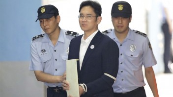 Dedič Samsungu ide do väzenia, zamotal sa do prezidentkinho škandálu