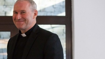 Odvolaný arcibiskup Bezák má novú profesiu, nastupuje od septembra