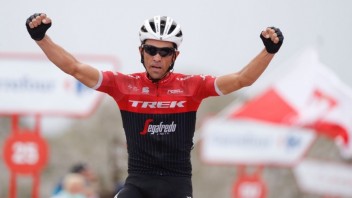 Contador sa rozlúčil víťazstvom, Froome si ide po double