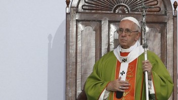 Pápež navštívil utečencov, pripomenul pamiatku Titusa Zemana